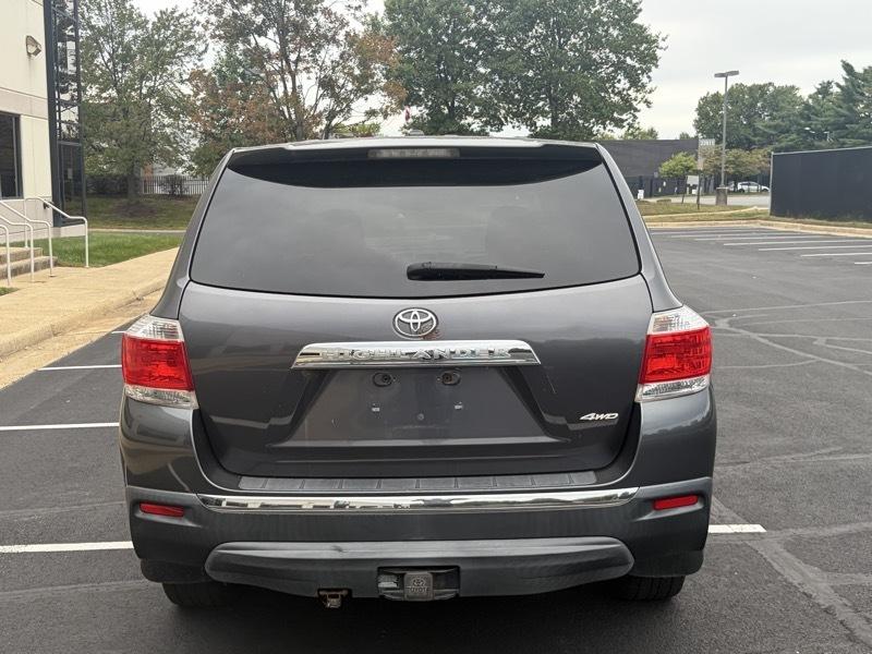 Toyota Highlander Base 4WD 2012