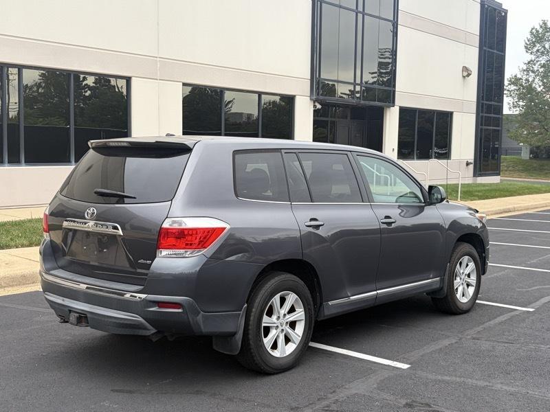 Toyota Highlander Base 4WD 2012