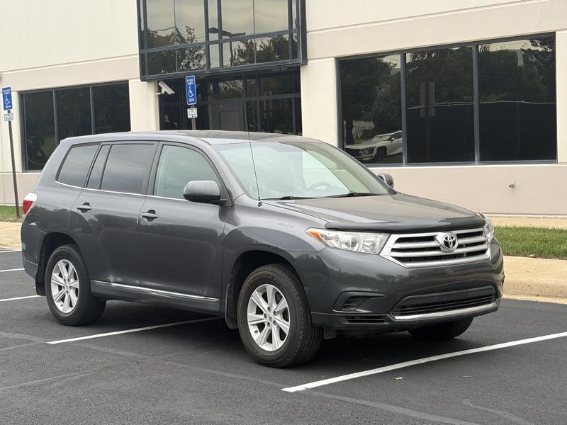 Toyota Highlander Base 4WD 2012