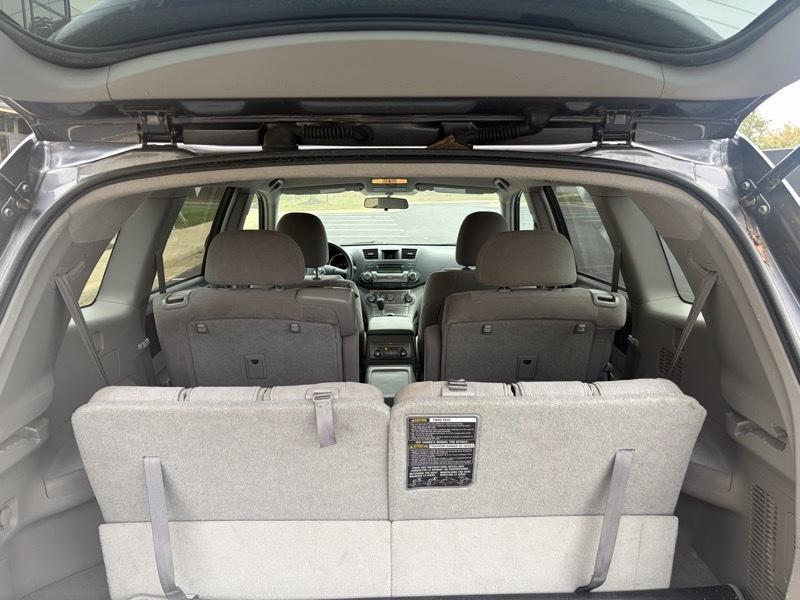 Toyota Highlander Base 4WD 2012