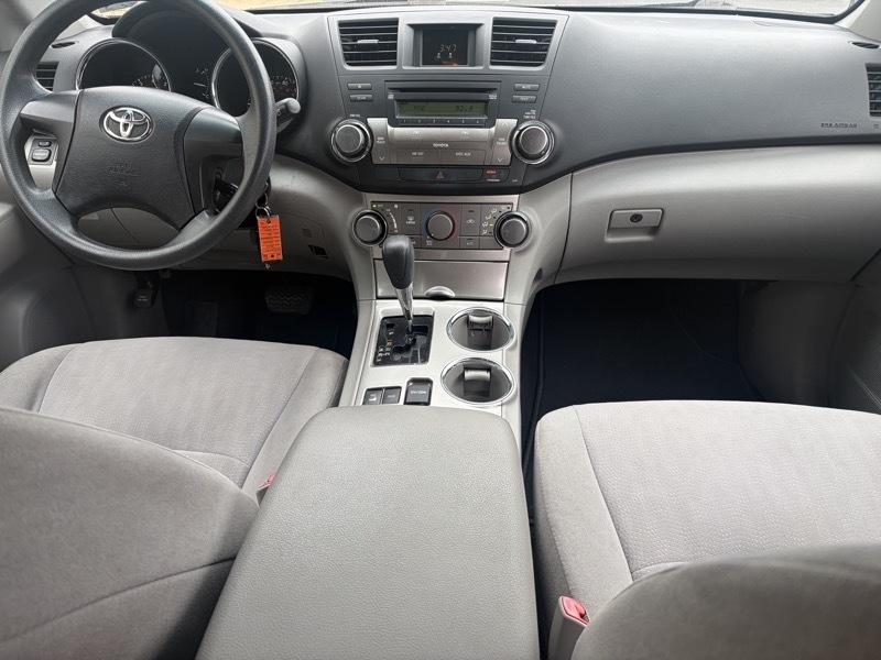 Toyota Highlander Base 4WD 2012
