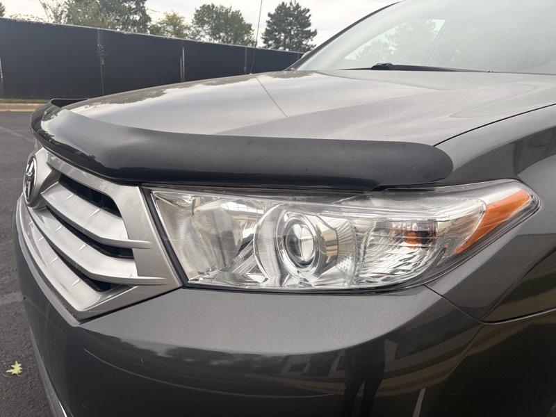 Toyota Highlander Base 4WD 2012
