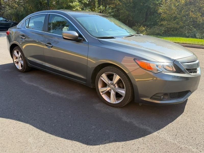 Acura ILX 5-Spd AT w/ Premium Package 2013