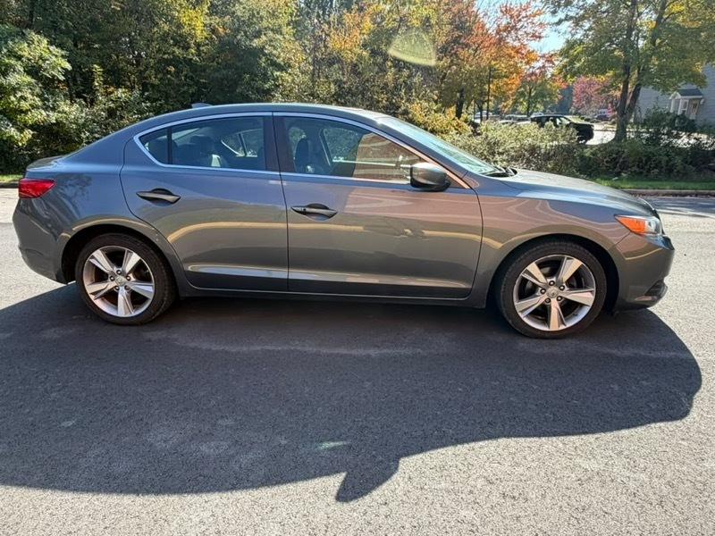 Acura ILX 5-Spd AT w/ Premium Package 2013