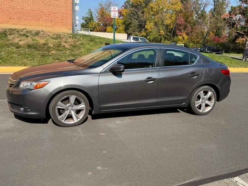 Acura ILX 5-Spd AT w/ Premium Package 2013