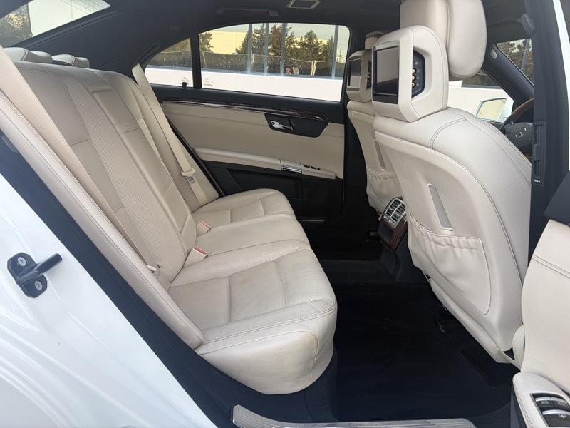 Mercedes-Benz S-Class S550 4-MATIC 2011