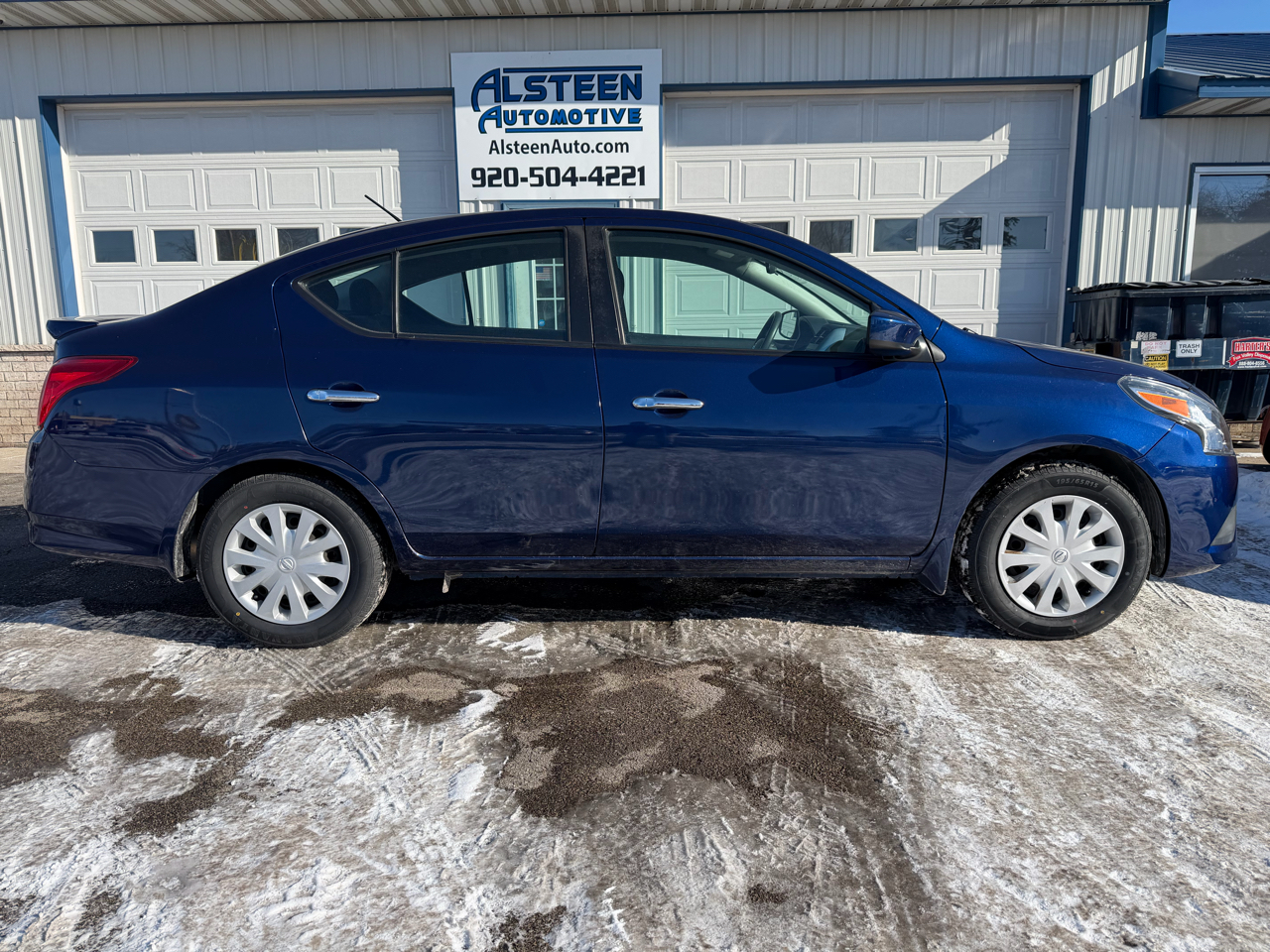 Nissan Versa Sedan SV CVT 2019