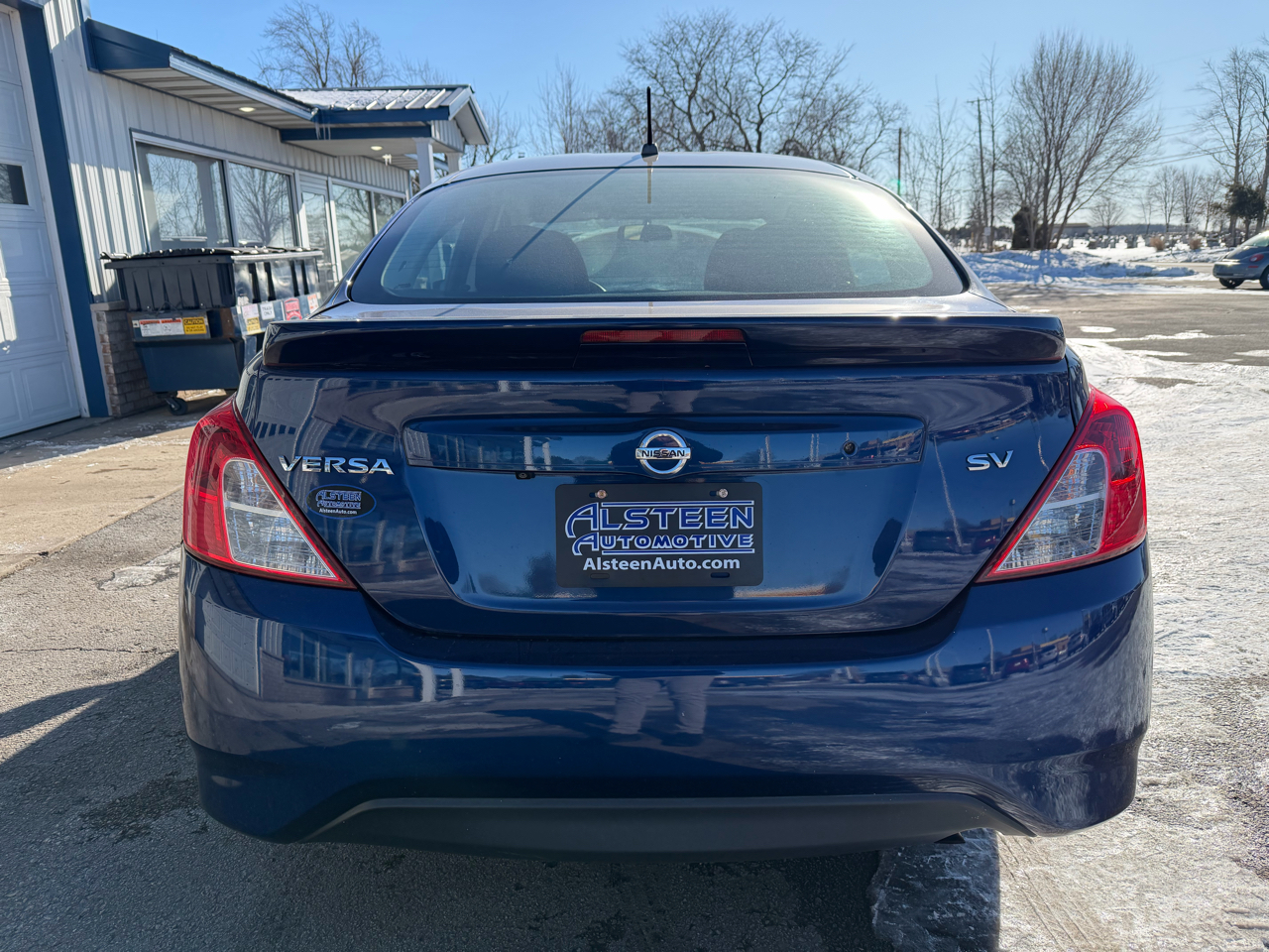 Nissan Versa Sedan SV CVT 2019