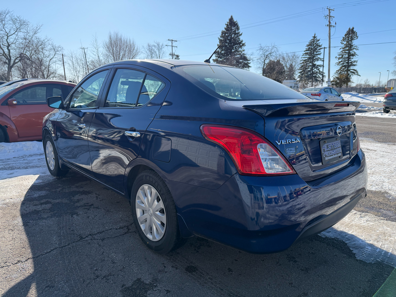 Nissan Versa Sedan SV CVT 2019