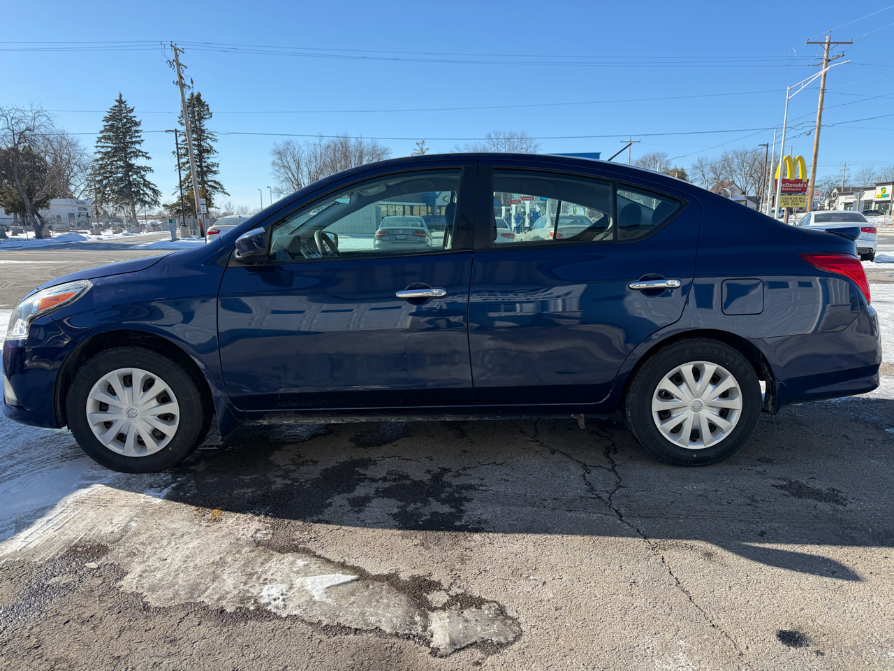 Nissan Versa Sedan SV CVT 2019