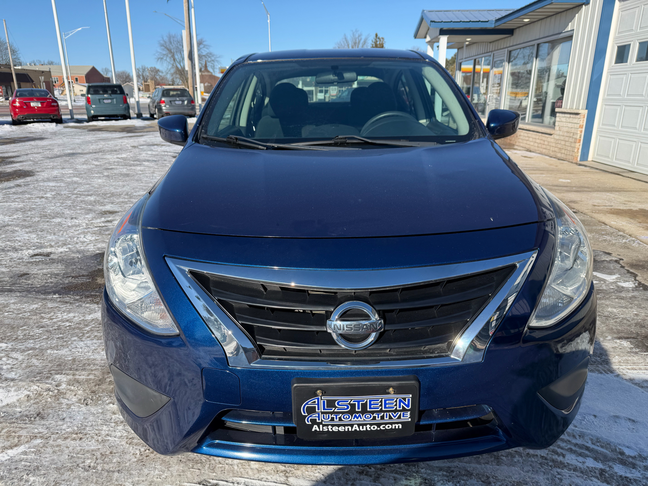 Nissan Versa Sedan SV CVT 2019