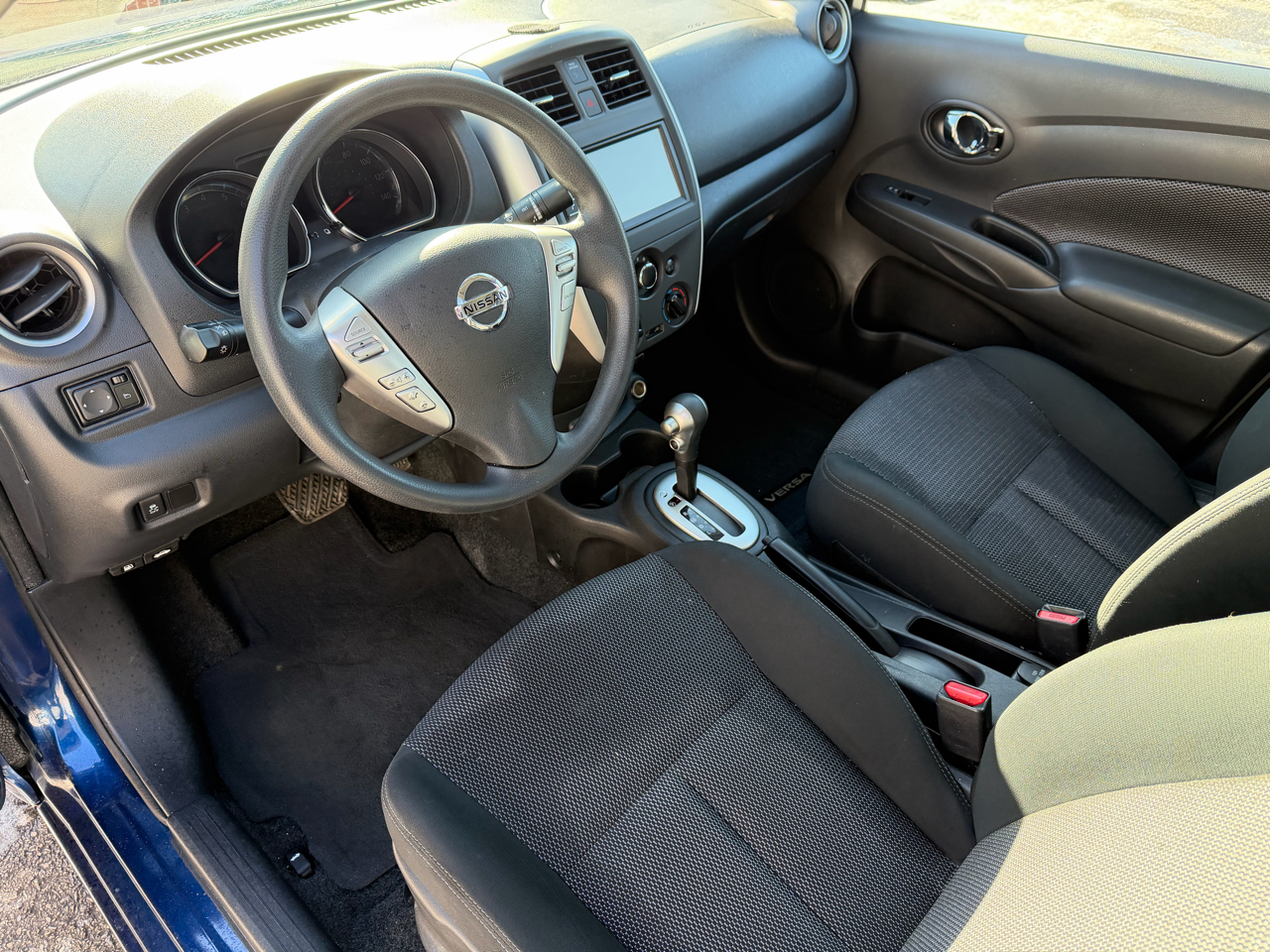 Nissan Versa Sedan SV CVT 2019