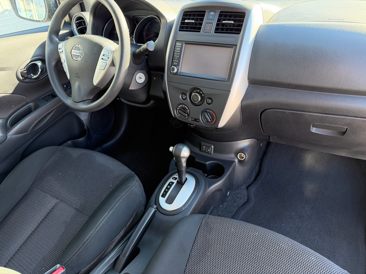 Nissan Versa Sedan SV CVT 2019