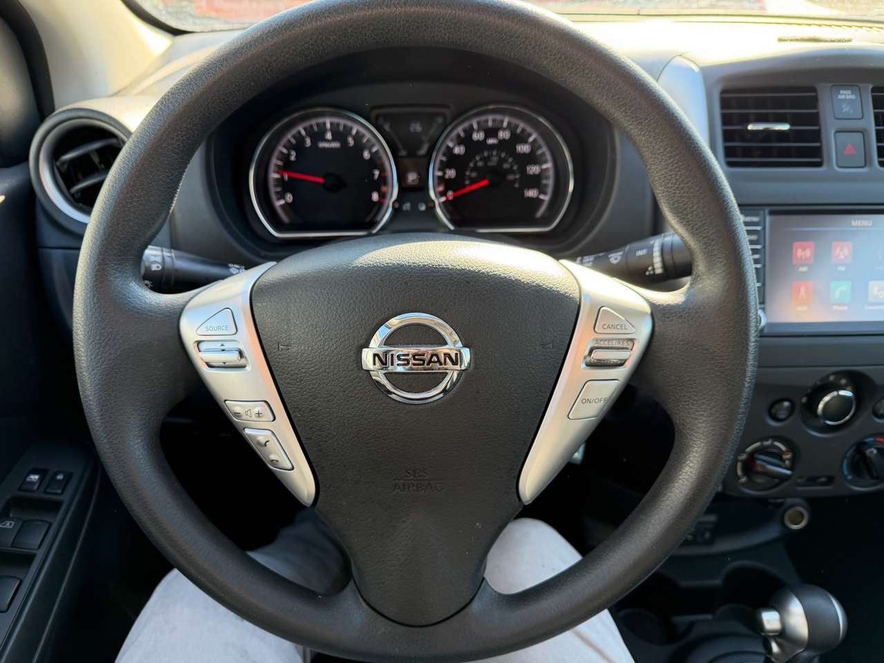 Nissan Versa Sedan SV CVT 2019