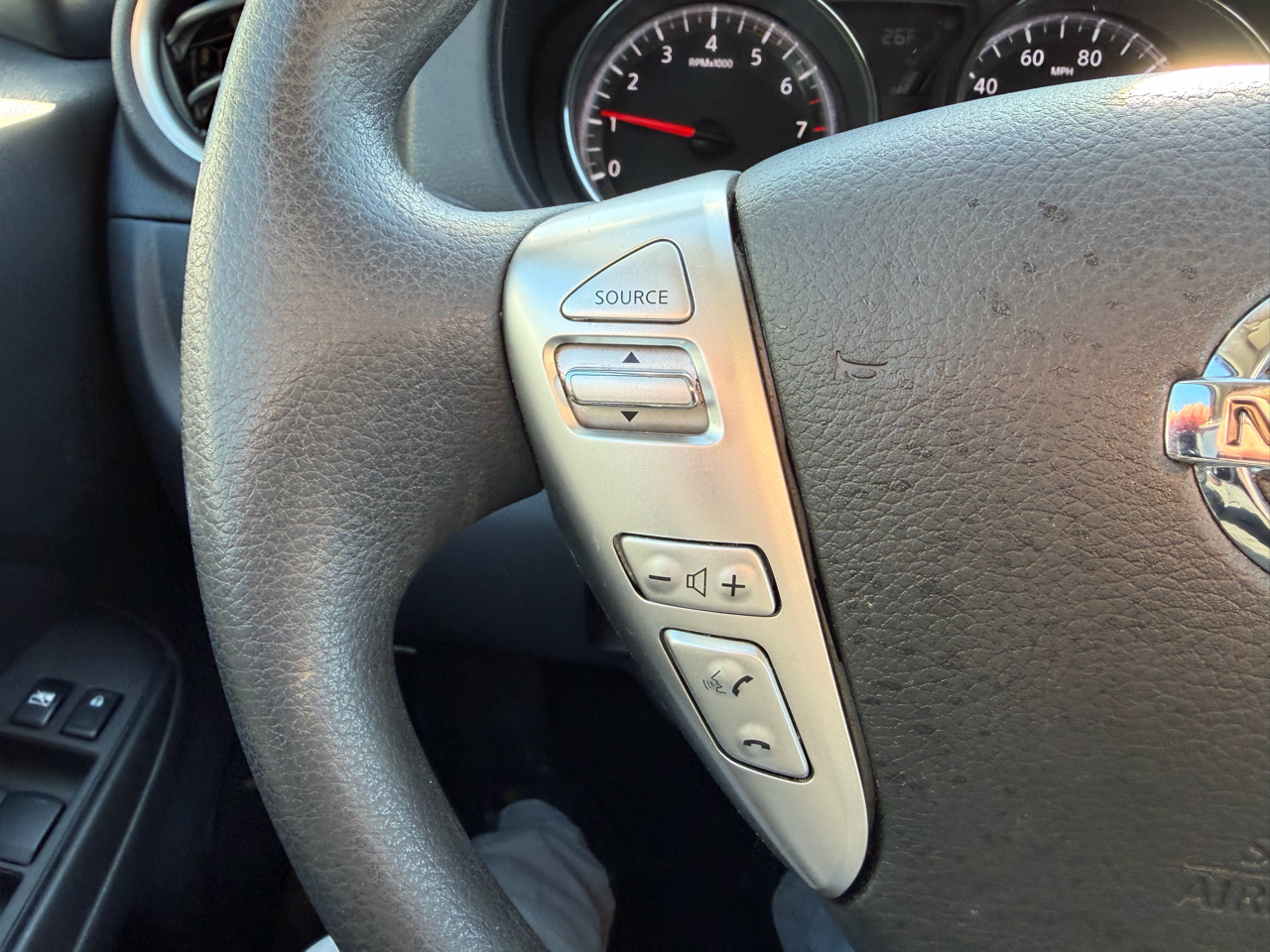 Nissan Versa Sedan SV CVT 2019