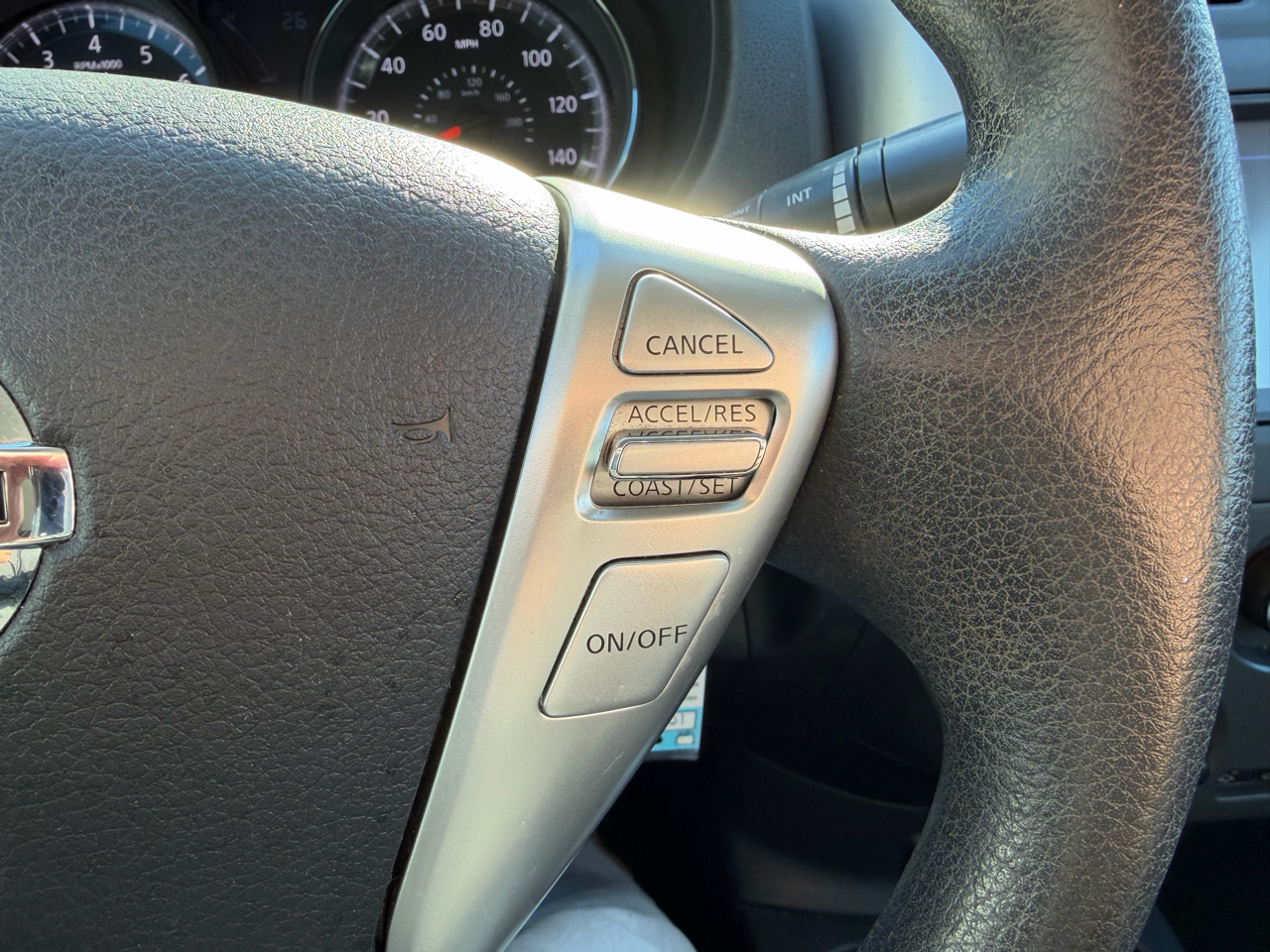 Nissan Versa Sedan SV CVT 2019