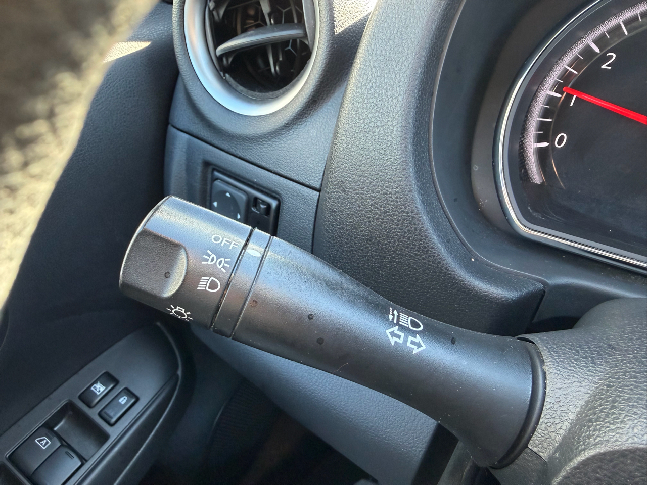 Nissan Versa Sedan SV CVT 2019