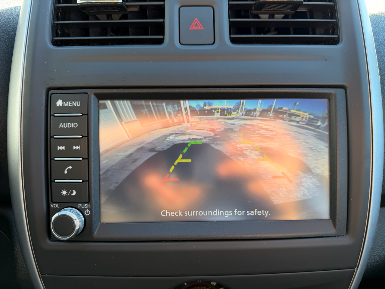 Nissan Versa Sedan SV CVT 2019