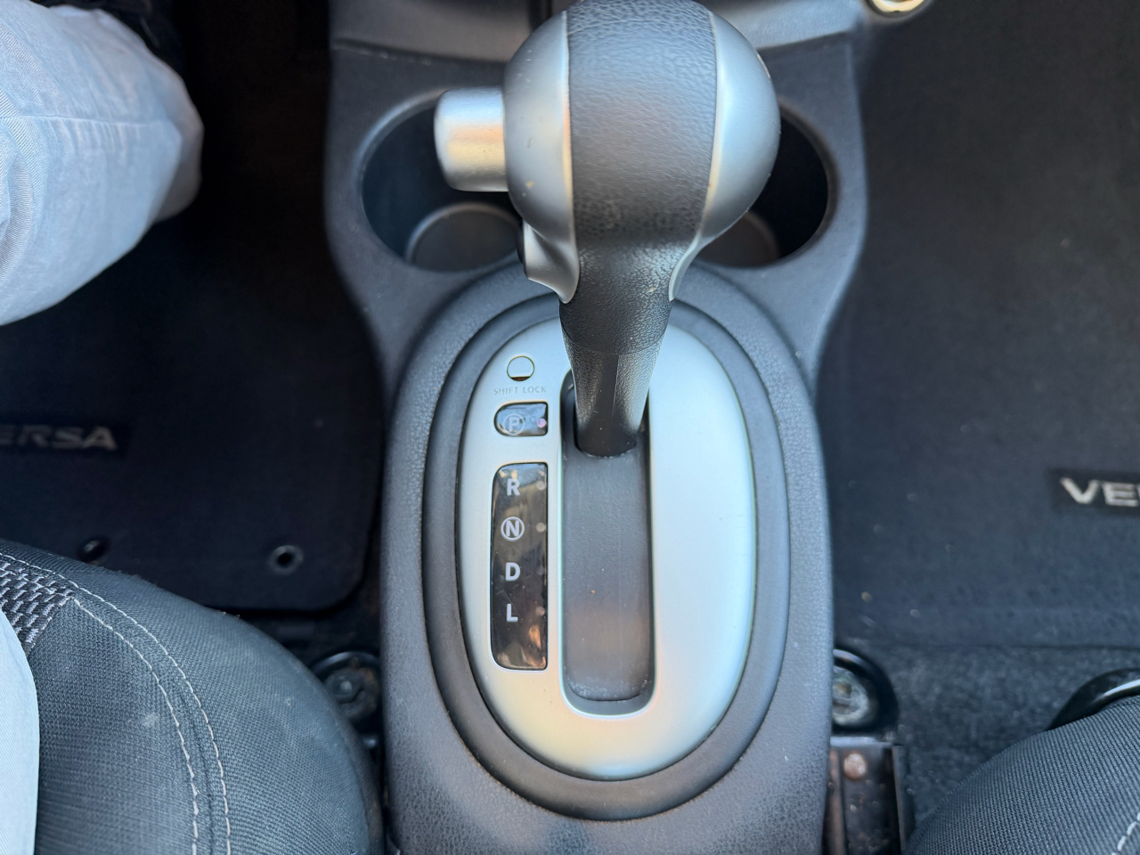 Nissan Versa Sedan SV CVT 2019