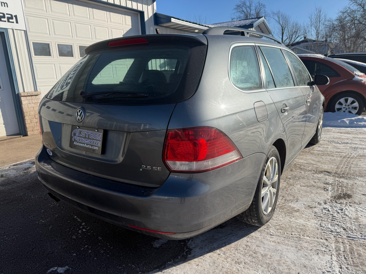 Volkswagen Jetta SportWagen 2.5L SE PZEV 2011