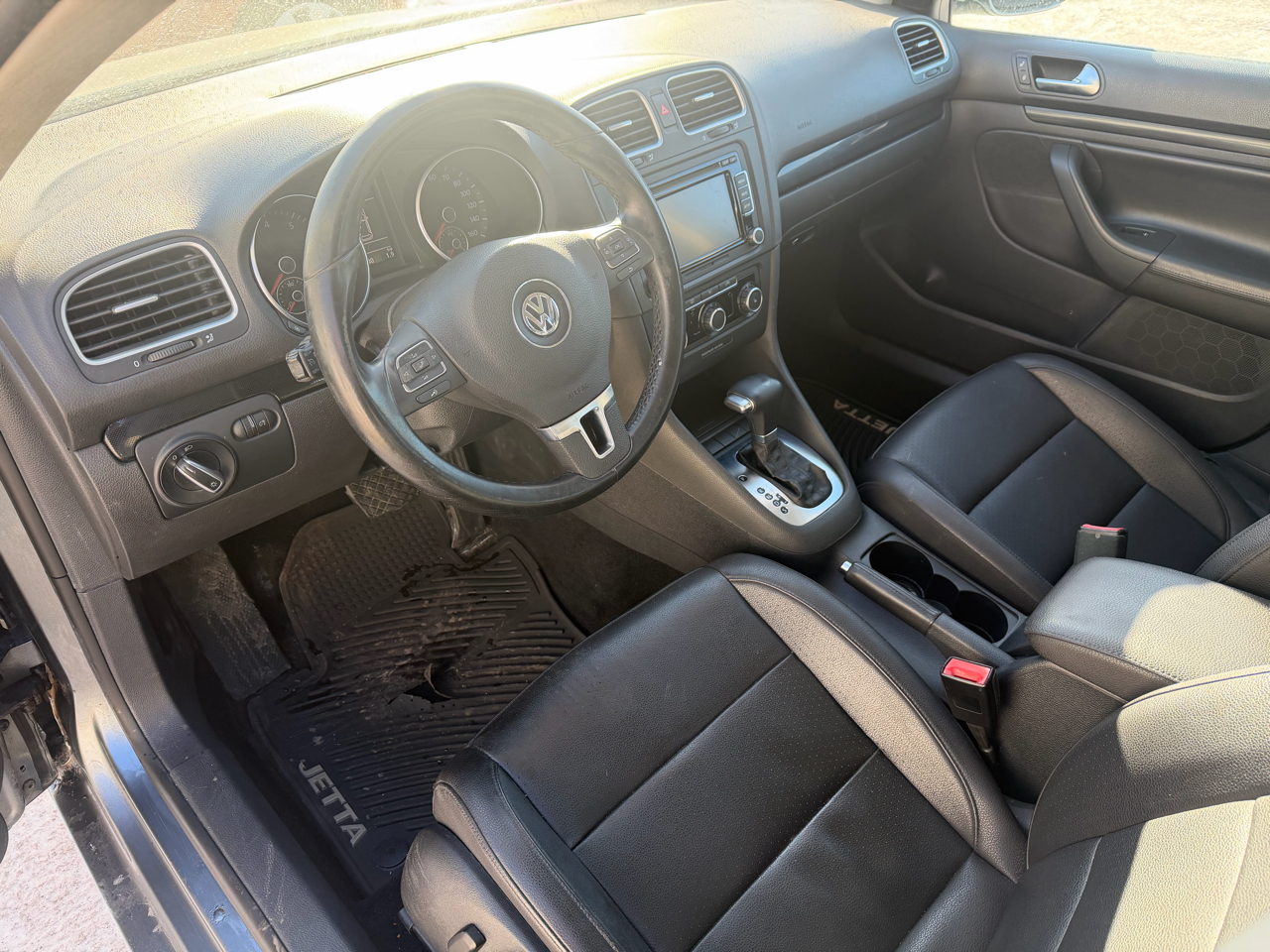 Volkswagen Jetta SportWagen 2.5L SE PZEV 2011