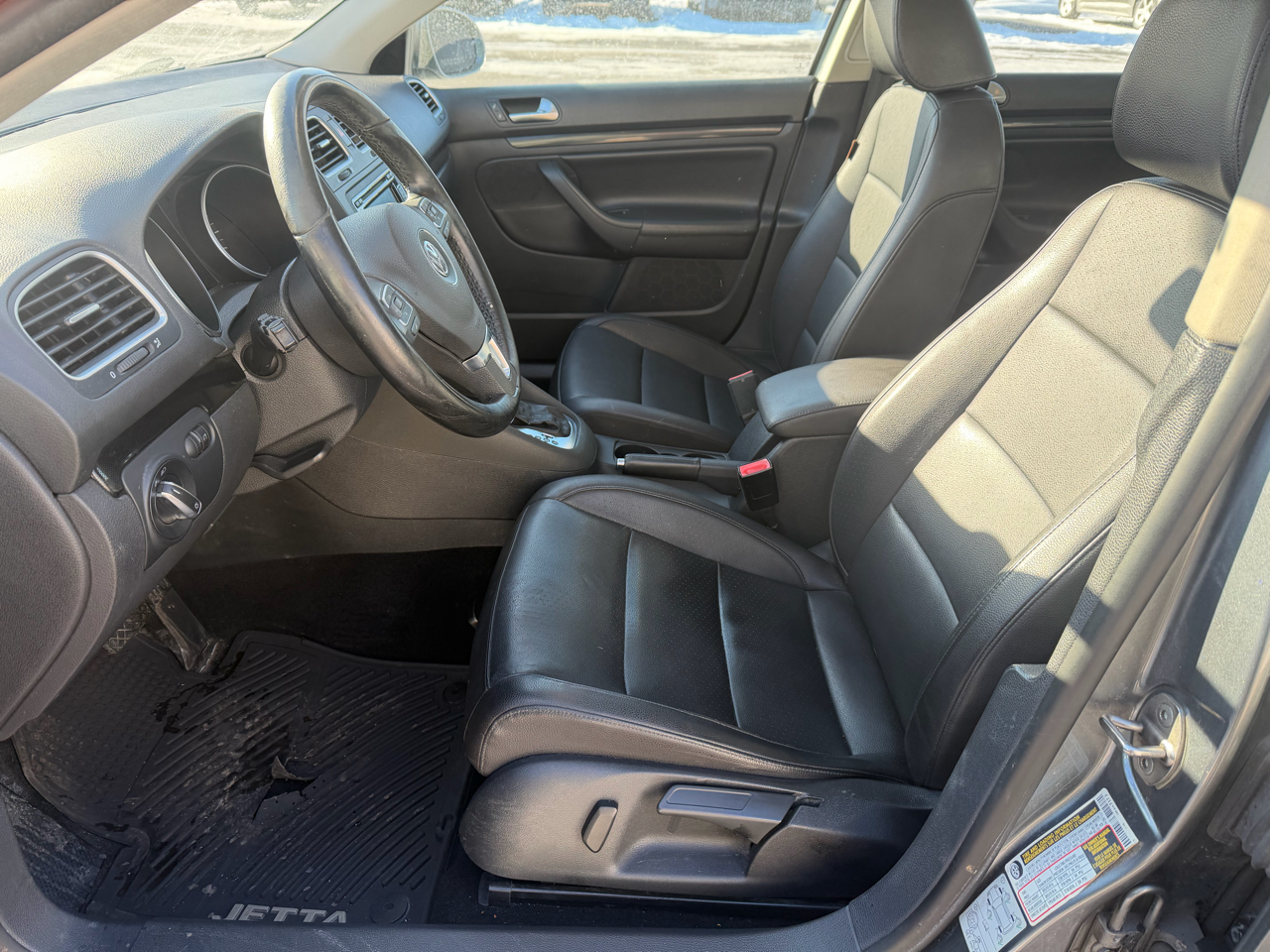 Volkswagen Jetta SportWagen 2.5L SE PZEV 2011