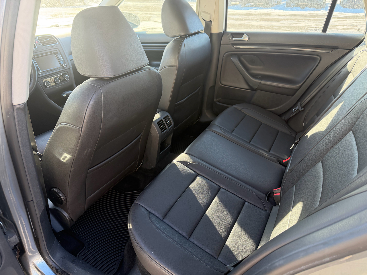 Volkswagen Jetta SportWagen 2.5L SE PZEV 2011