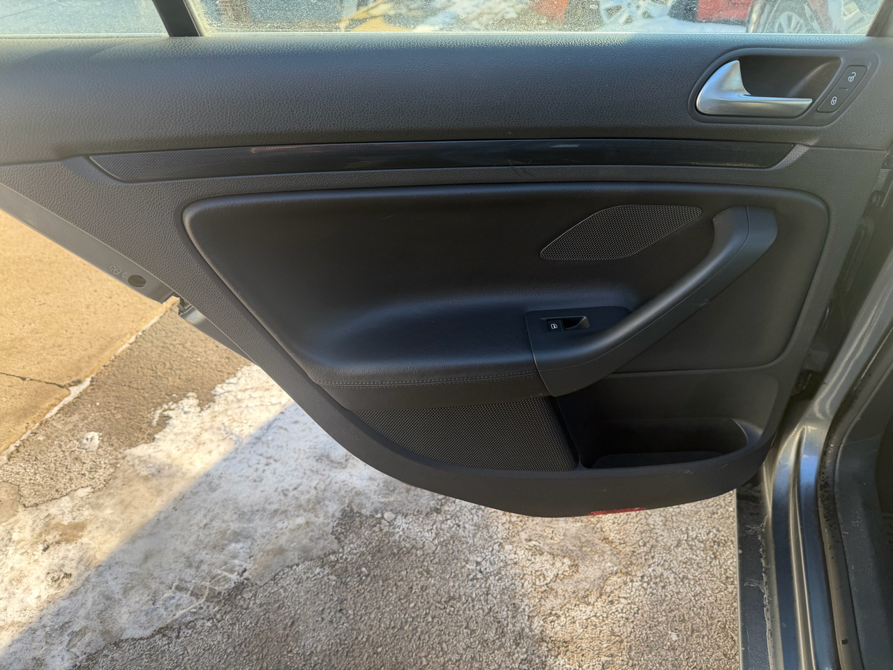 Volkswagen Jetta SportWagen 2.5L SE PZEV 2011