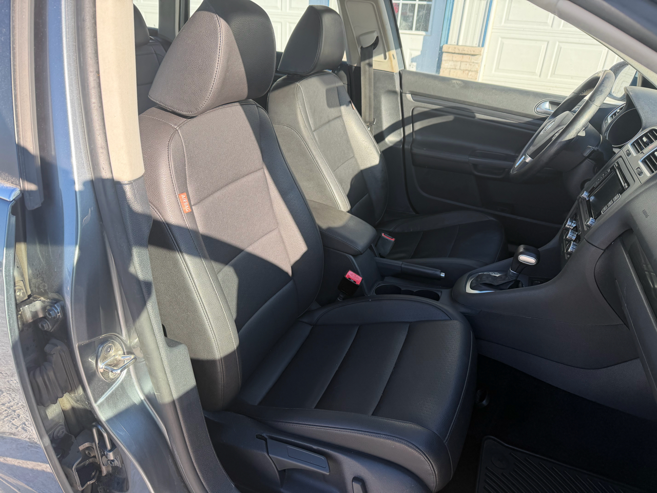 Volkswagen Jetta SportWagen 2.5L SE PZEV 2011