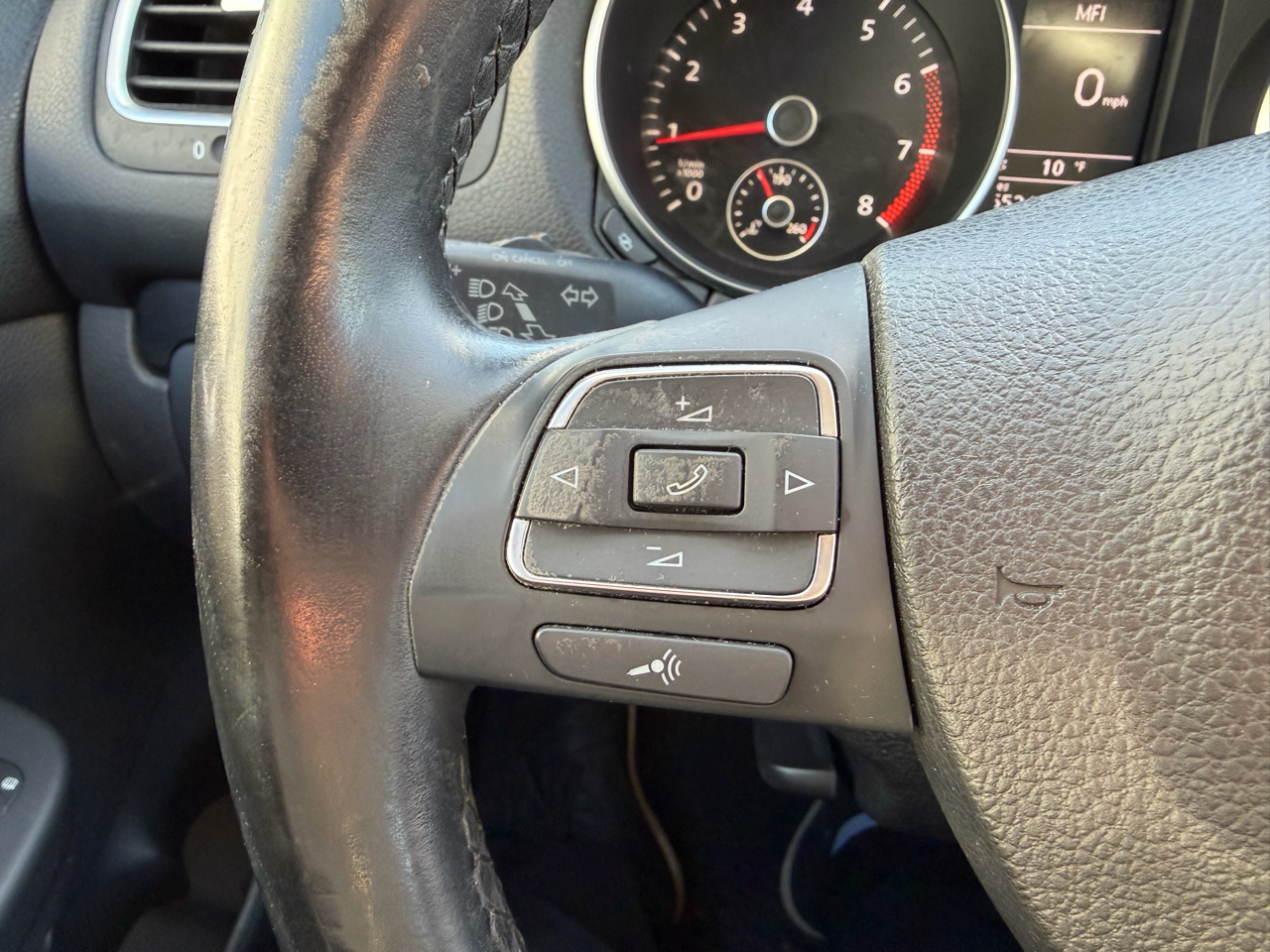 Volkswagen Jetta SportWagen 2.5L SE PZEV 2011