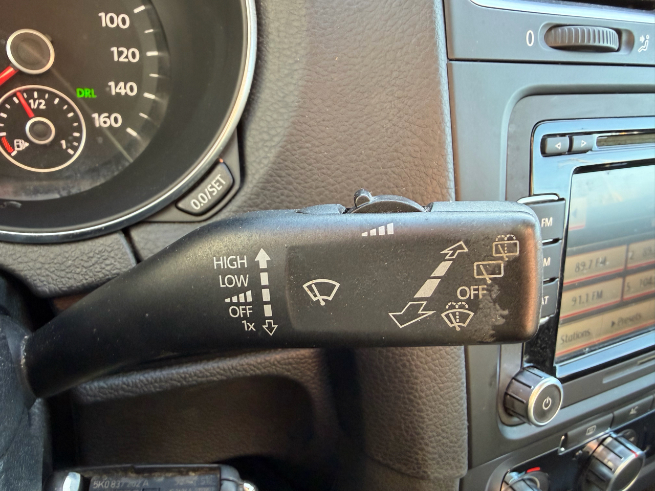 Volkswagen Jetta SportWagen 2.5L SE PZEV 2011