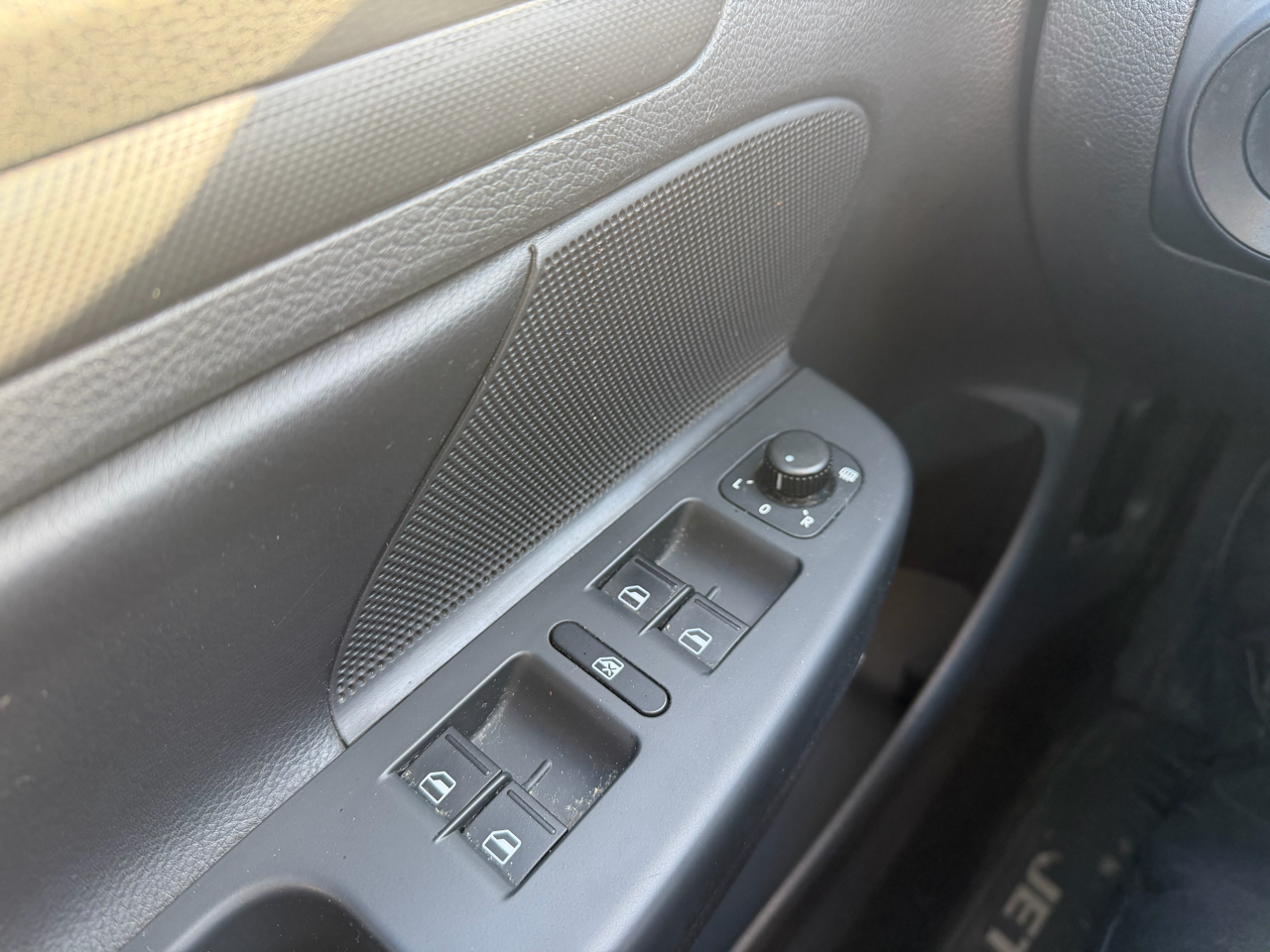 Volkswagen Jetta SportWagen 2.5L SE PZEV 2011