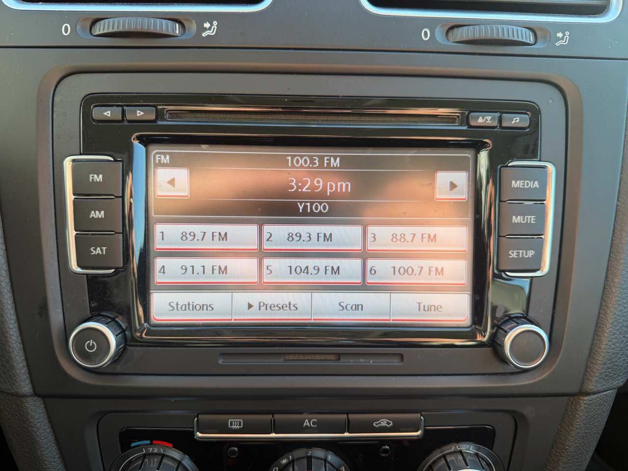 Volkswagen Jetta SportWagen 2.5L SE PZEV 2011