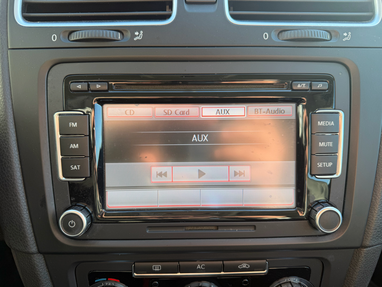 Volkswagen Jetta SportWagen 2.5L SE PZEV 2011