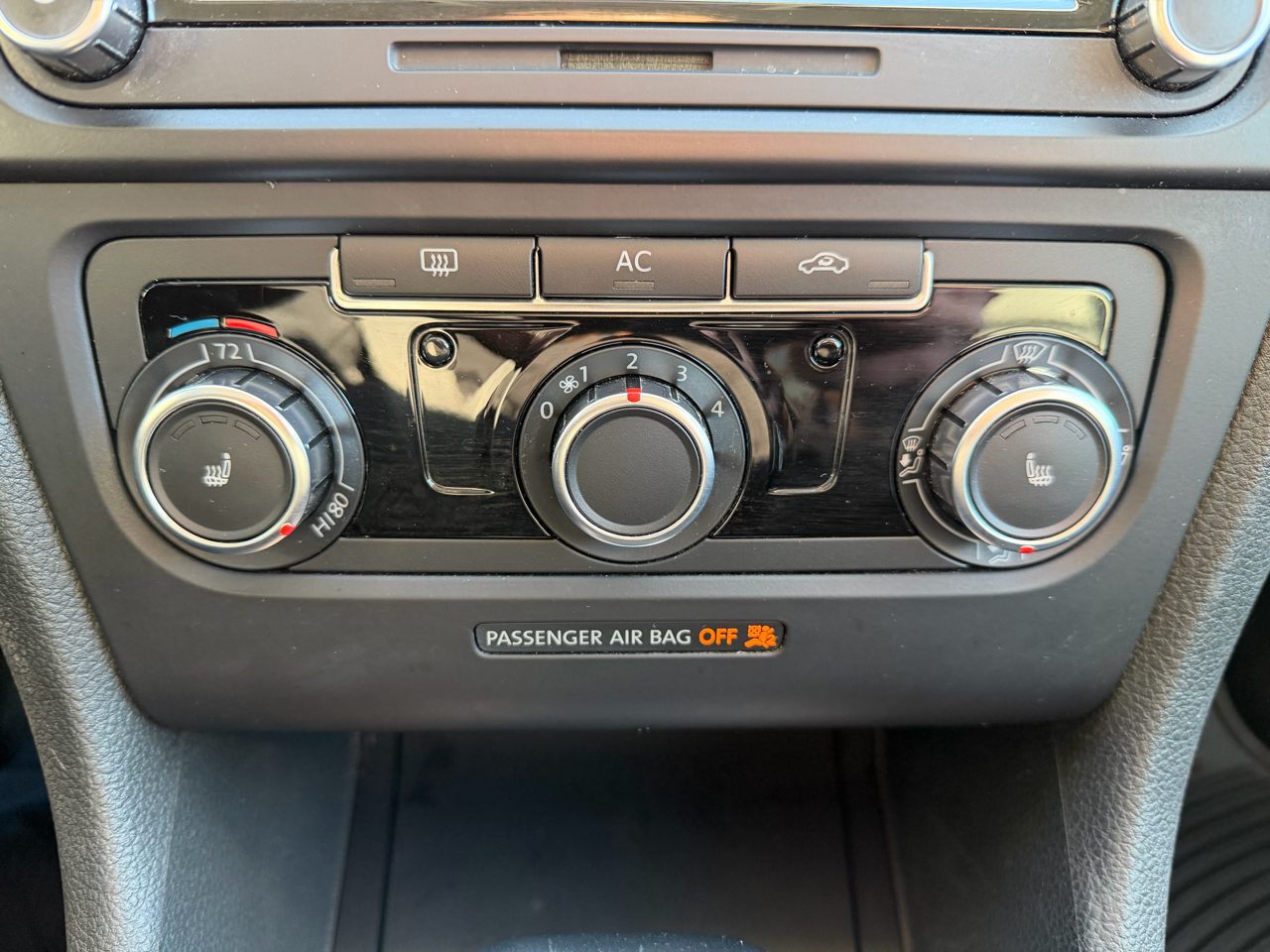 Volkswagen Jetta SportWagen 2.5L SE PZEV 2011