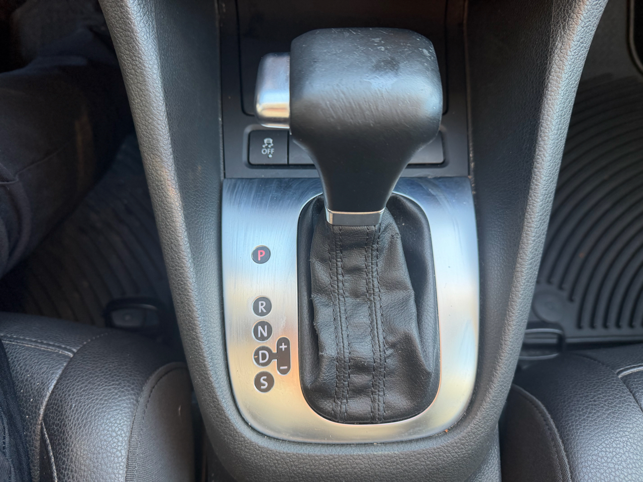 Volkswagen Jetta SportWagen 2.5L SE PZEV 2011