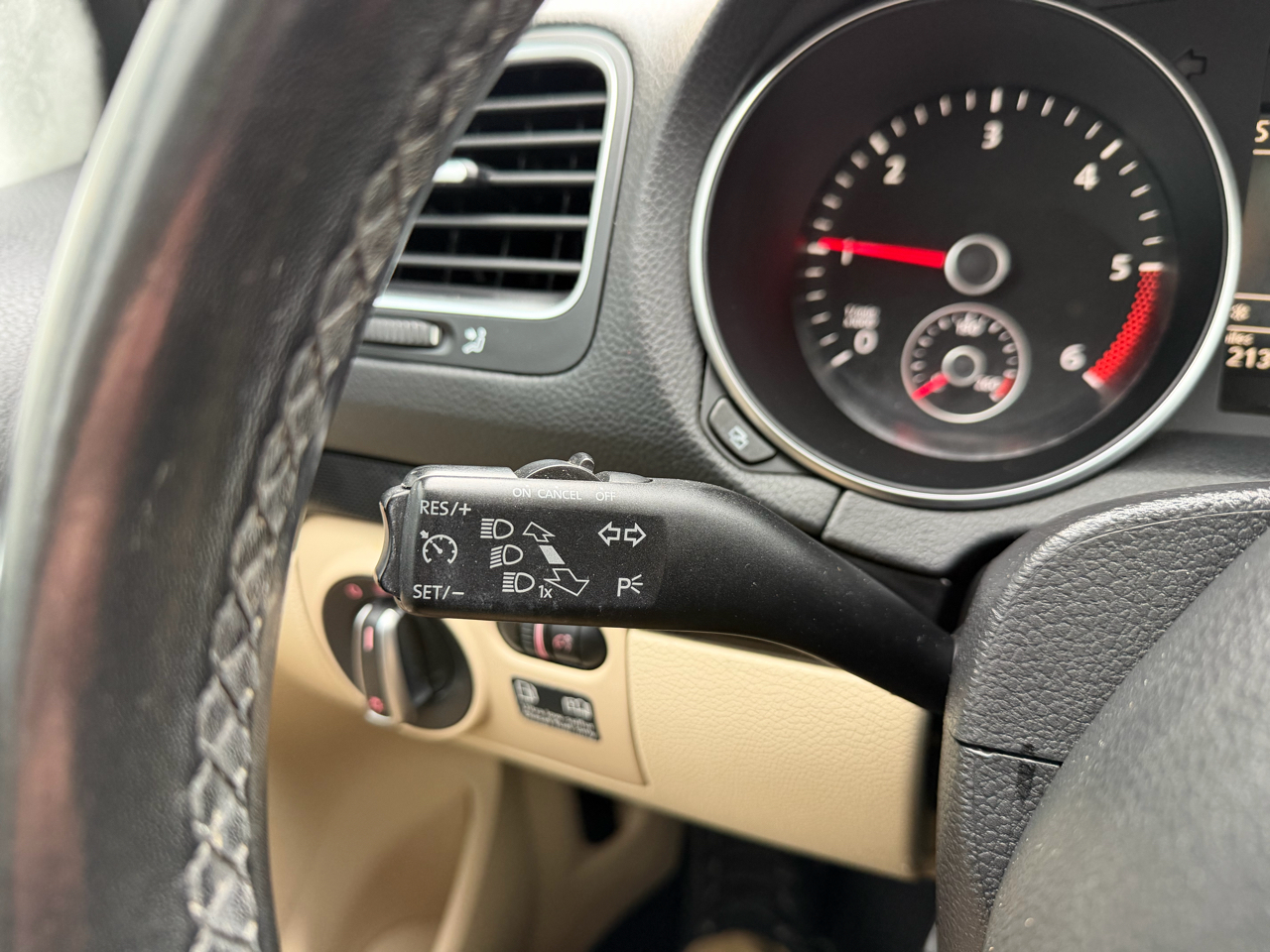 Volkswagen Jetta SportWagen 4dr DSG TDI 2012