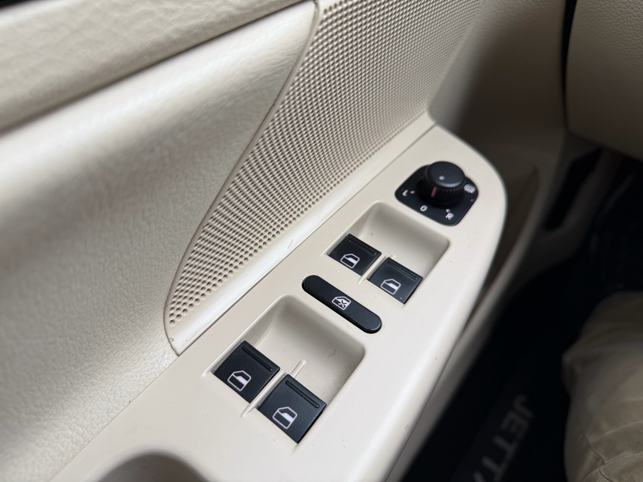 Volkswagen Jetta SportWagen 4dr DSG TDI 2012