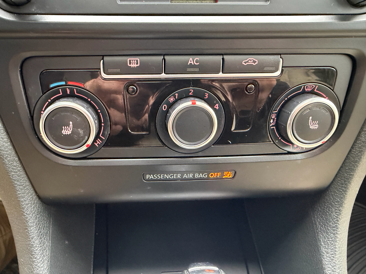 Volkswagen Jetta SportWagen 4dr DSG TDI 2012