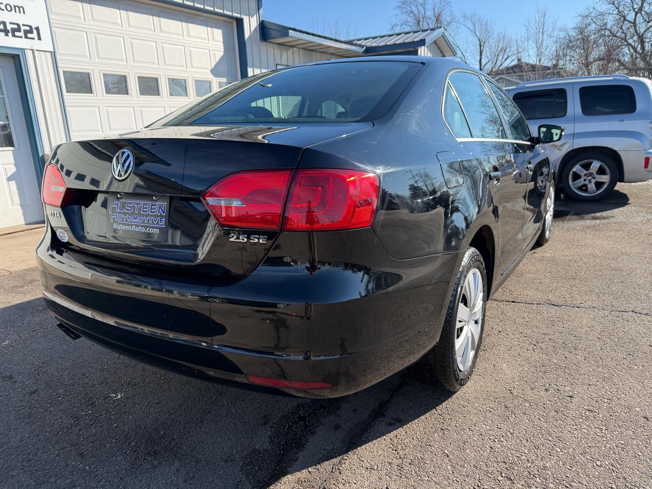 Volkswagen Jetta Sedan 4dr Man SE 2013