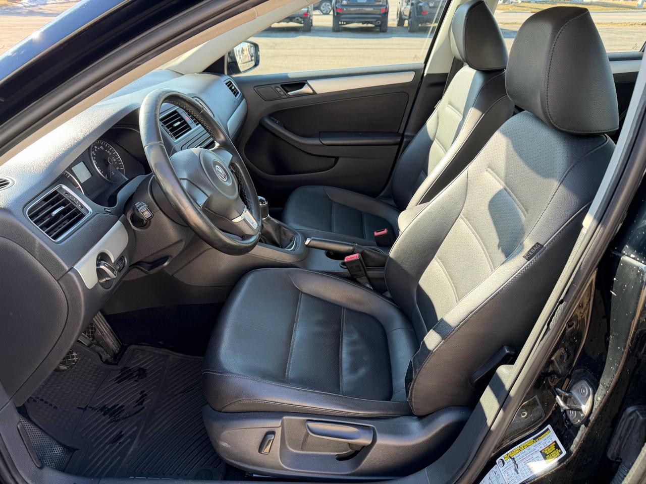 Volkswagen Jetta Sedan 4dr Man SE 2013