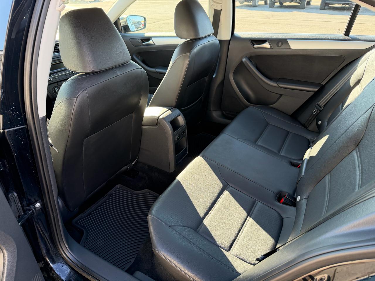 Volkswagen Jetta Sedan 4dr Man SE 2013