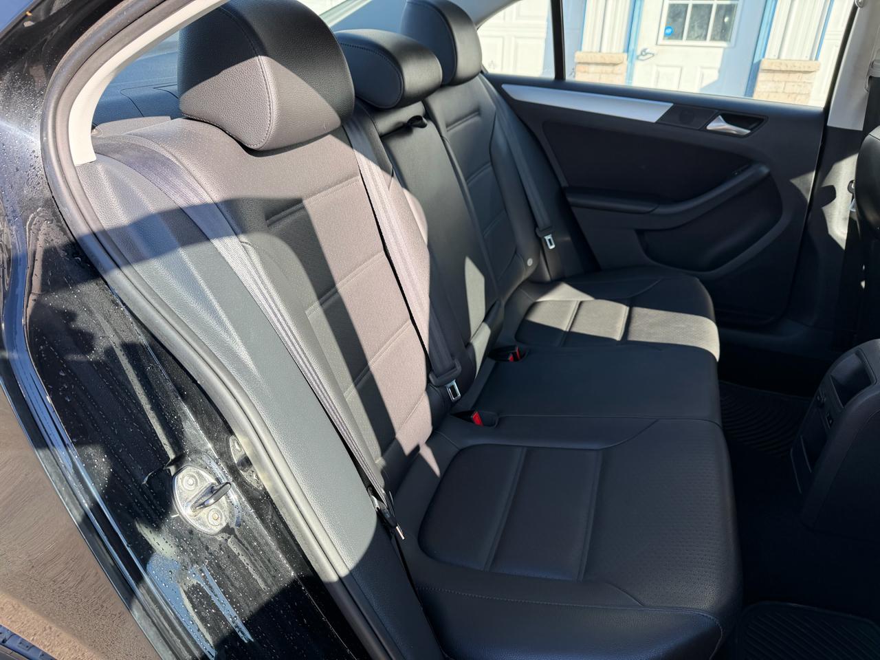 Volkswagen Jetta Sedan 4dr Man SE 2013