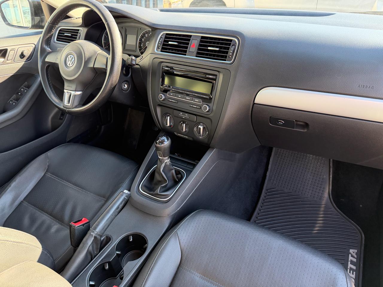 Volkswagen Jetta Sedan 4dr Man SE 2013