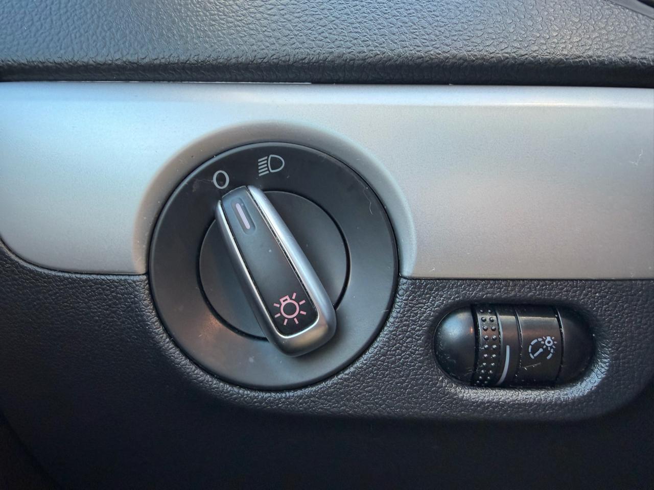 Volkswagen Jetta Sedan 4dr Man SE 2013