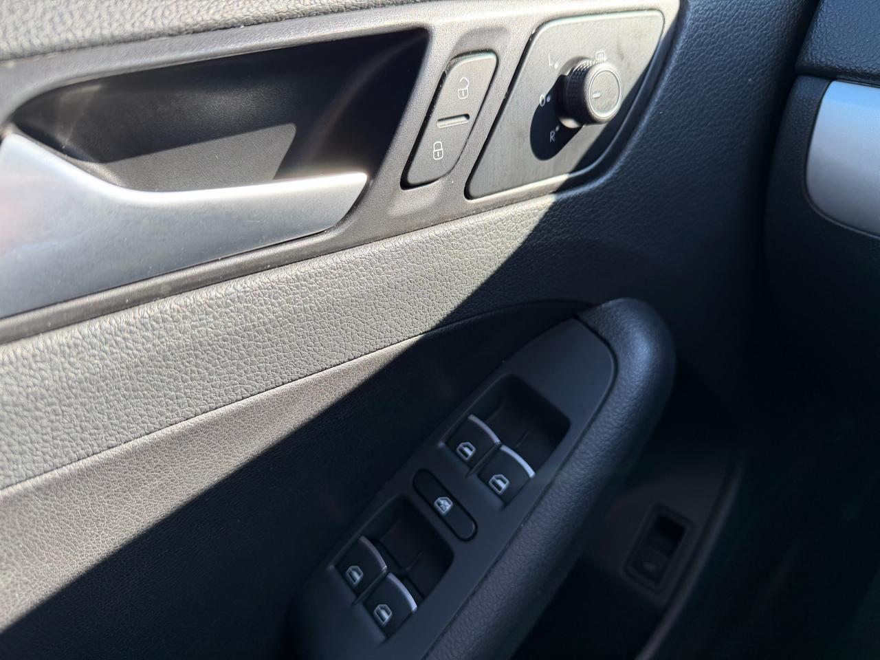 Volkswagen Jetta Sedan 4dr Man SE 2013