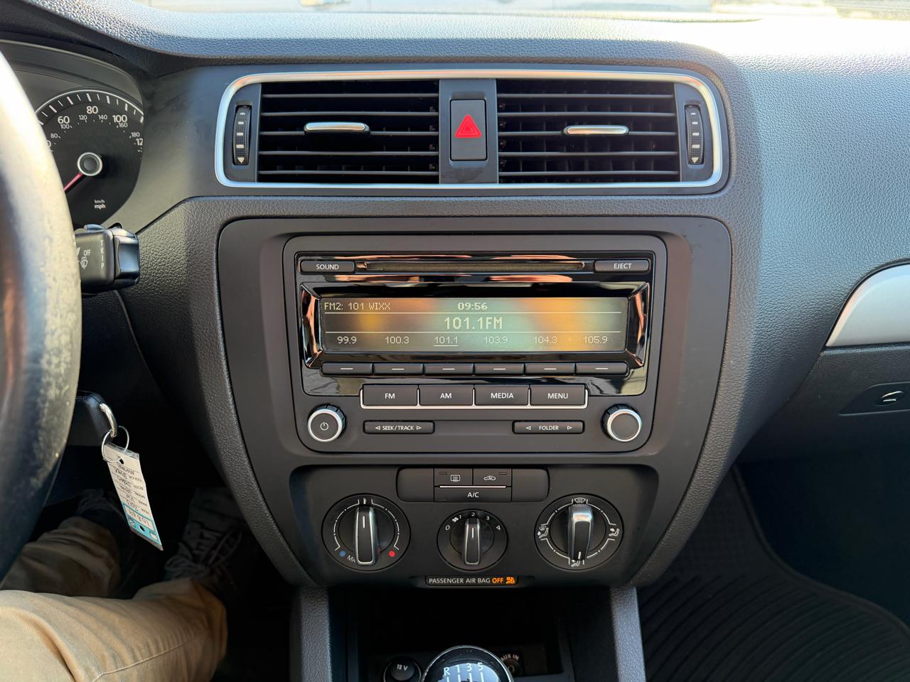 Volkswagen Jetta Sedan 4dr Man SE 2013