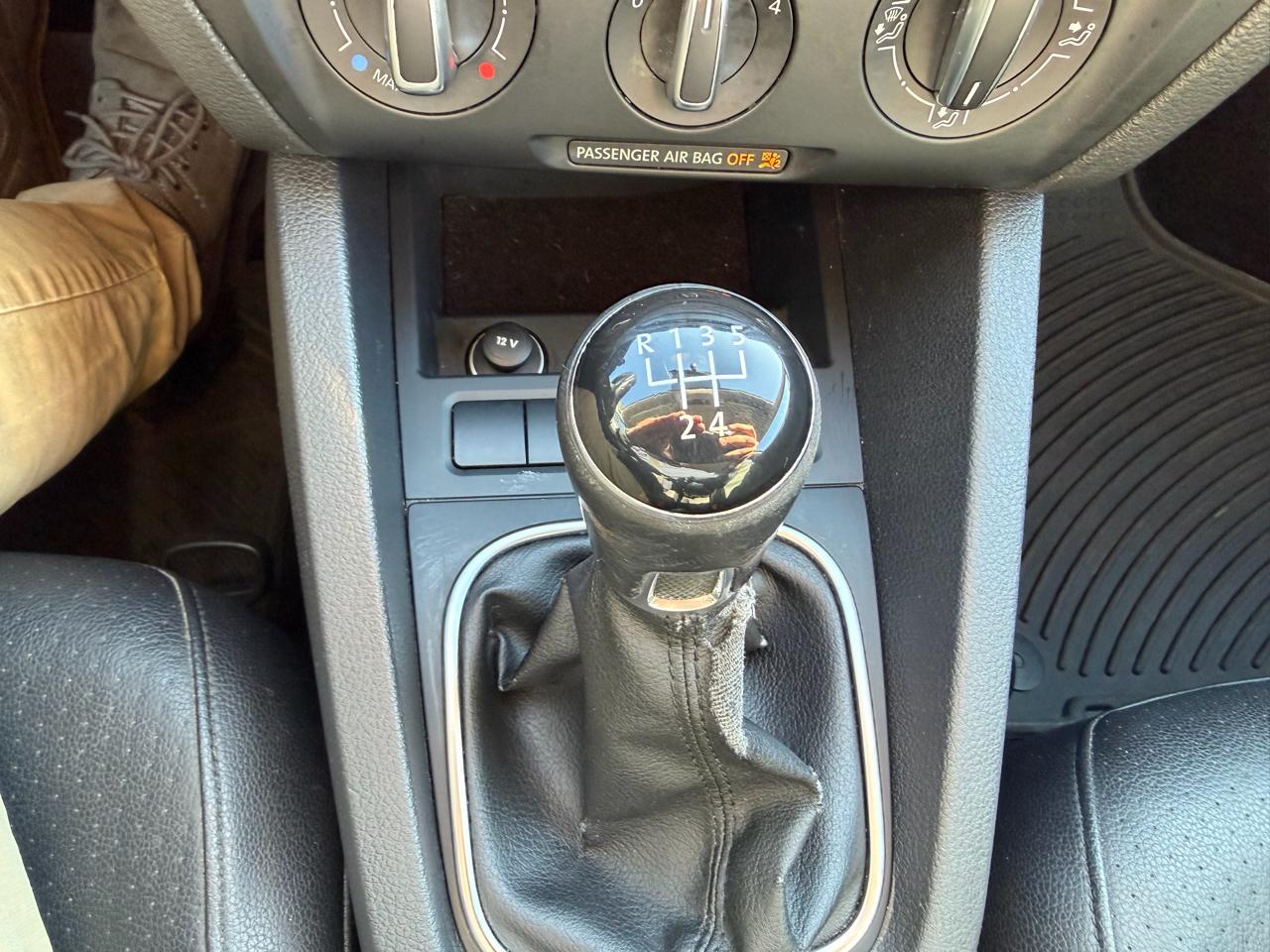 Volkswagen Jetta Sedan 4dr Man SE 2013