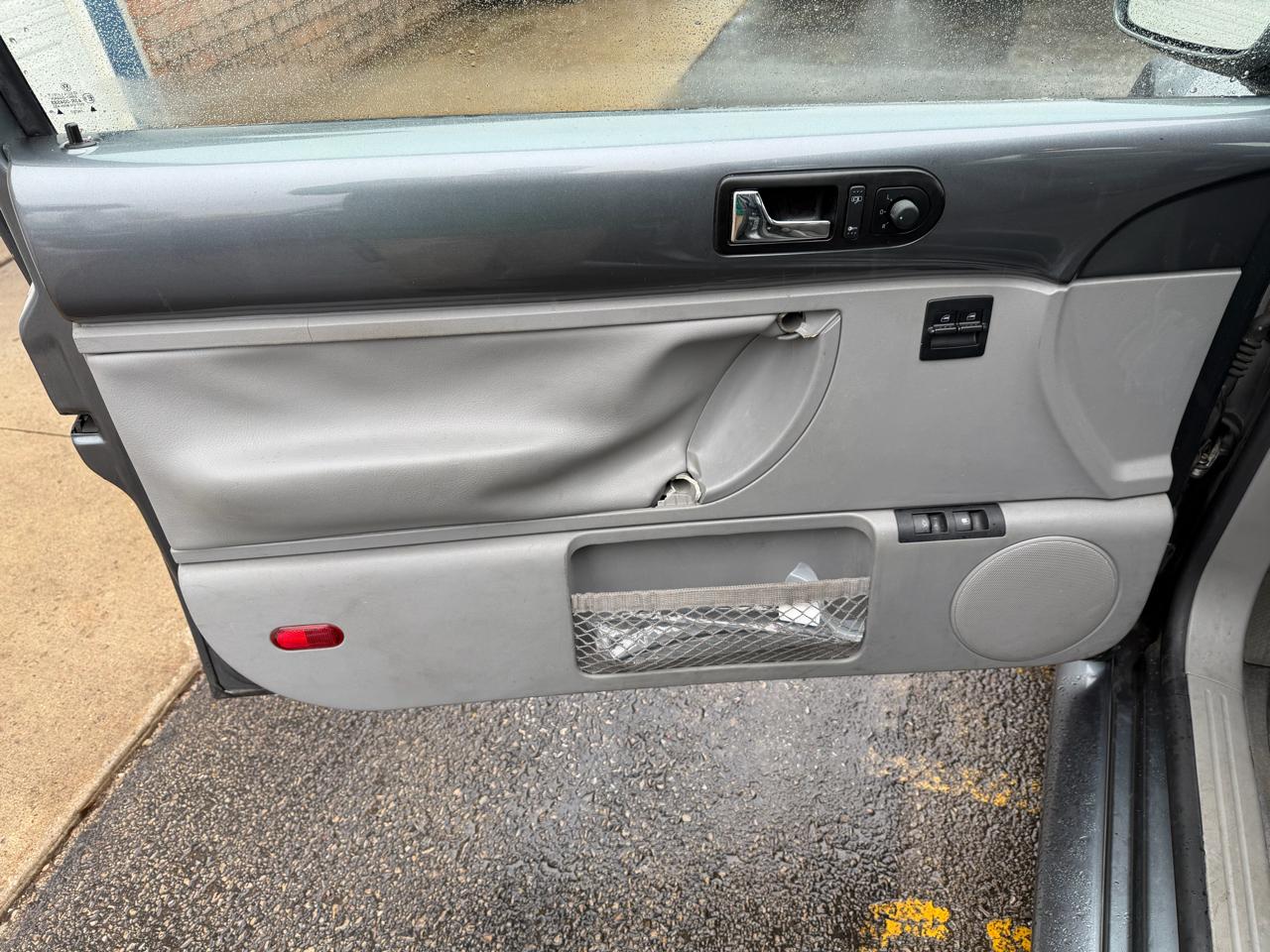 Volkswagen New Beetle Coupe 2dr Manual 2007