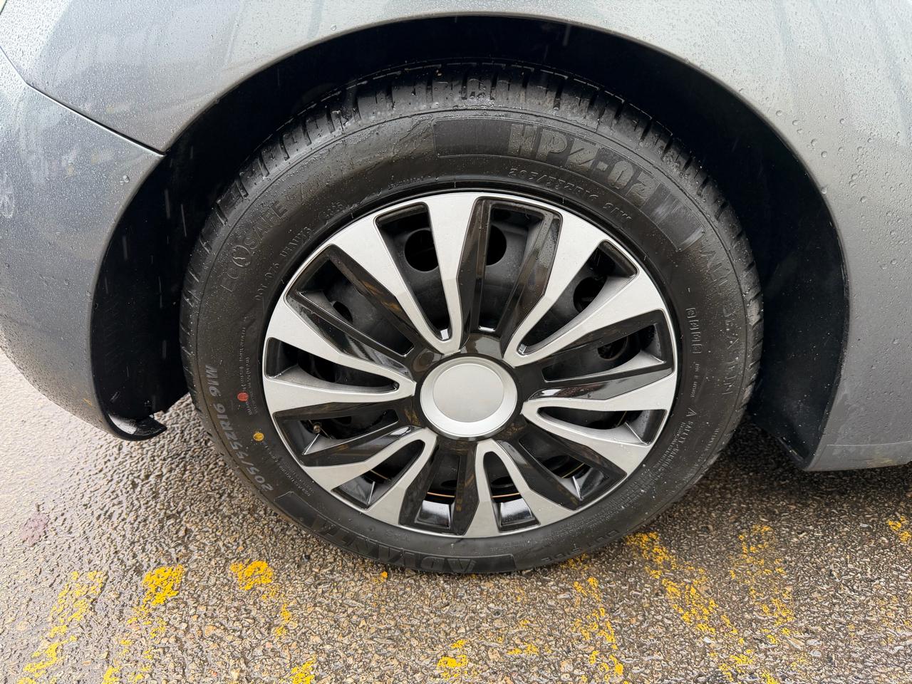 Volkswagen New Beetle Coupe 2dr Manual 2007